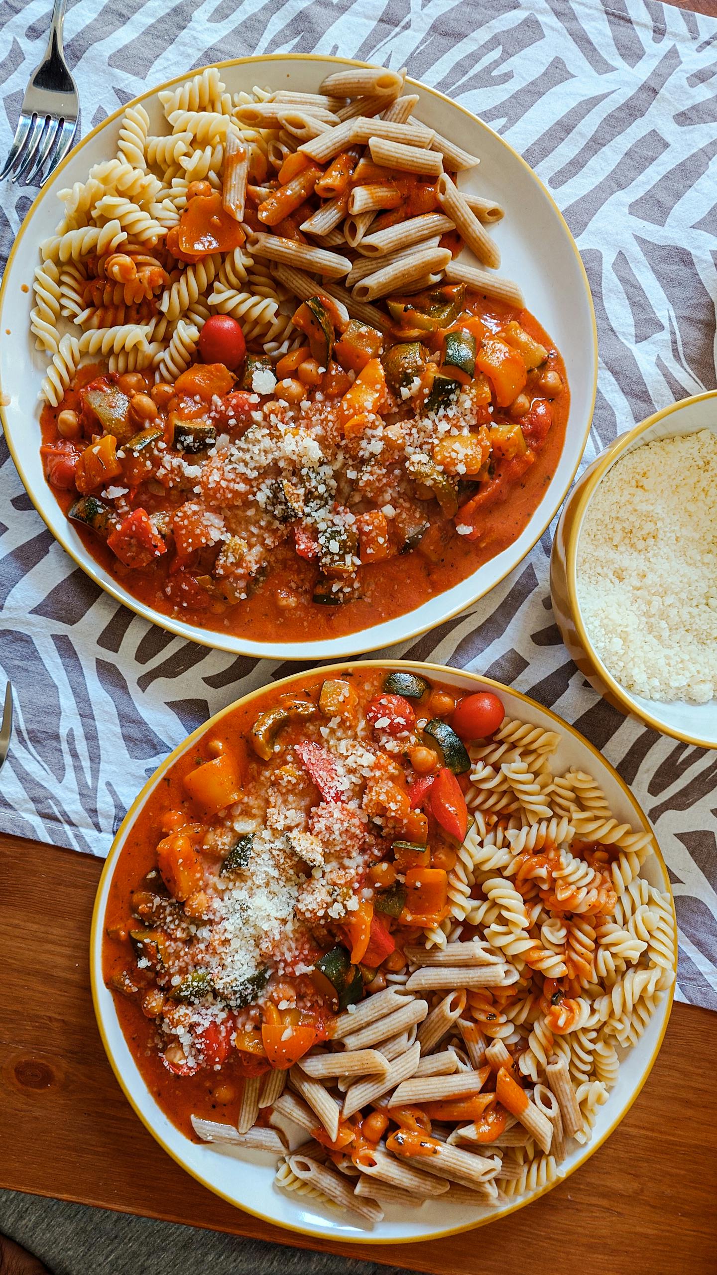 Nudeln mit Tomatensoße